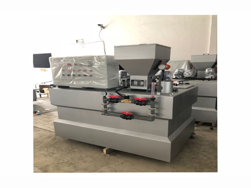 用戶選用全自動(dòng)加藥裝置時(shí)需根據(jù)系統(tǒng)投加溶液量來(lái)確定選用規(guī)格